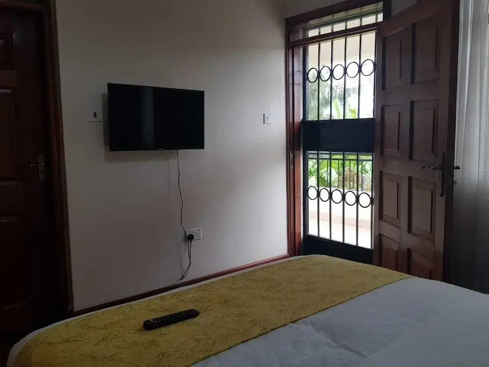Esao Airport Suites