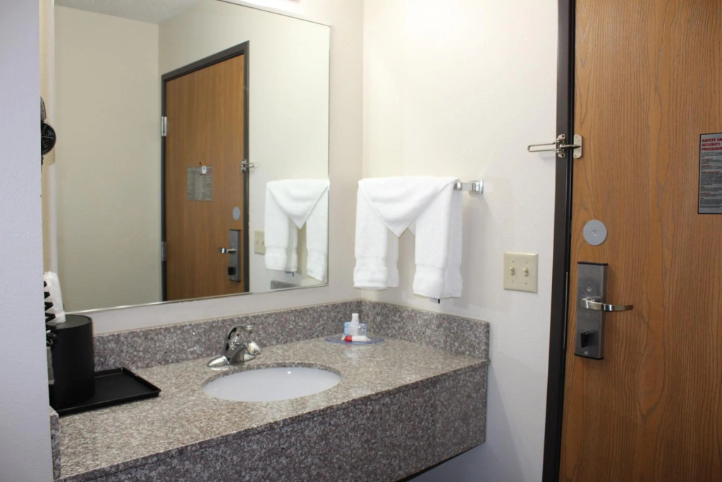 Reston Inn & Suites