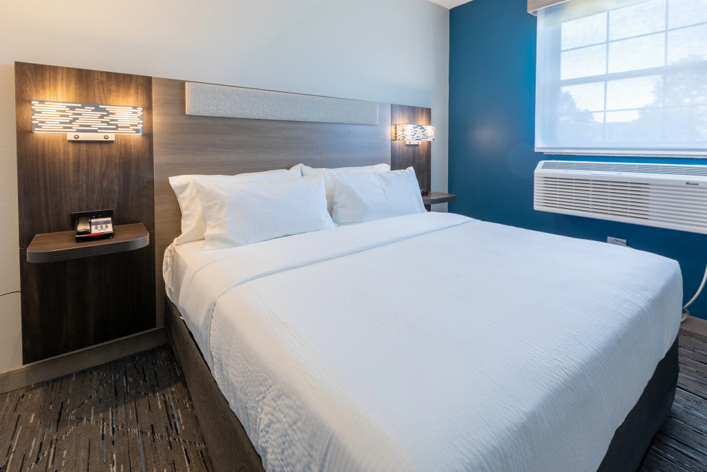 Holiday Inn Express & Suites Englewood - Denver South by IHG