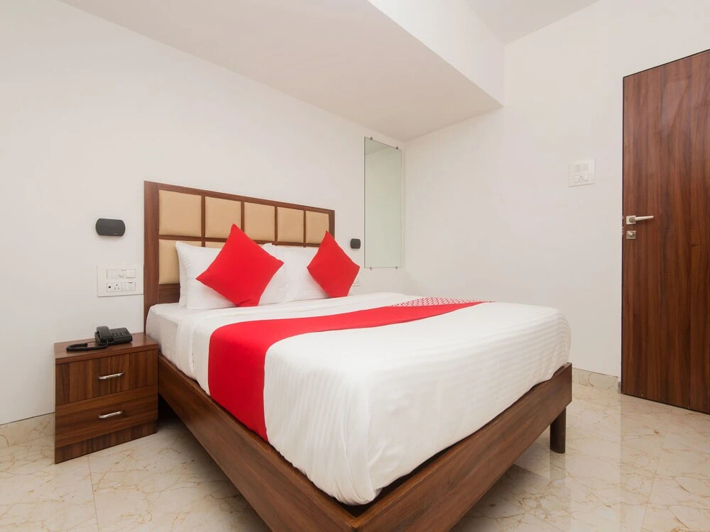 OYO 15902 Hotel Oyster Executive