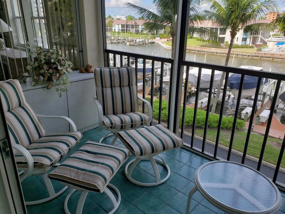 Hibiscus Poine 424 in Fort Myers Beach