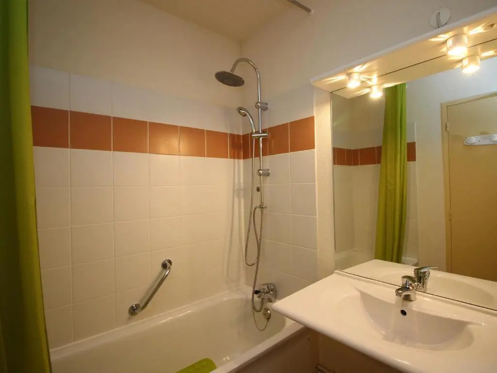 Appartement La Bourboule, 2 pièces, 4 personnes - FR-1-608-116
