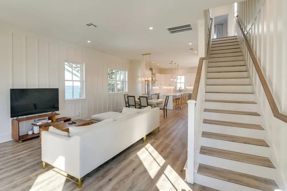 1 Mi to Ocean! Galveston Getaway w/ 2 Balconies