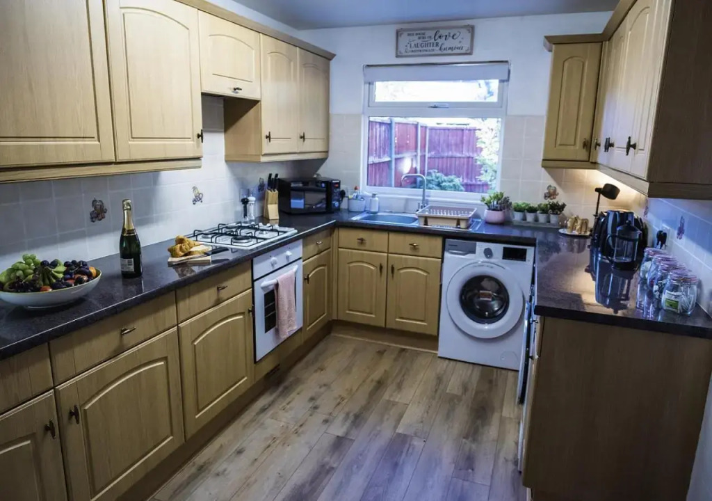 Central Three Bedroom House with Garden