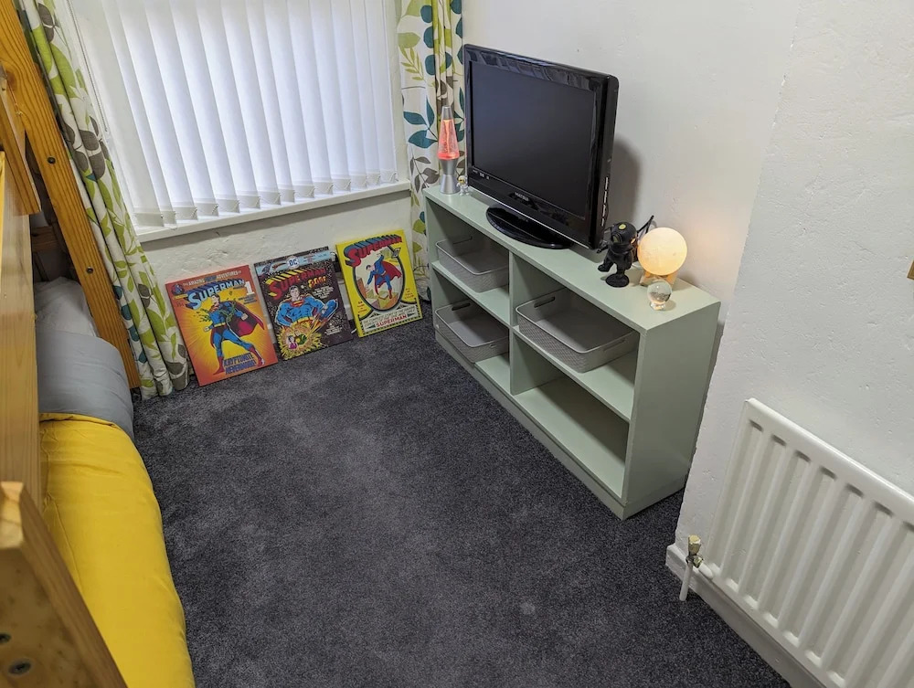 Fantastic Location to Ebrington Sq and City Centre