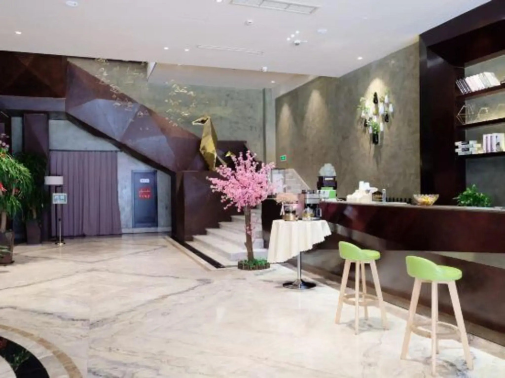Four Seasons Qingteng Hotel (Beilun Chunxiao Wanren Beach)