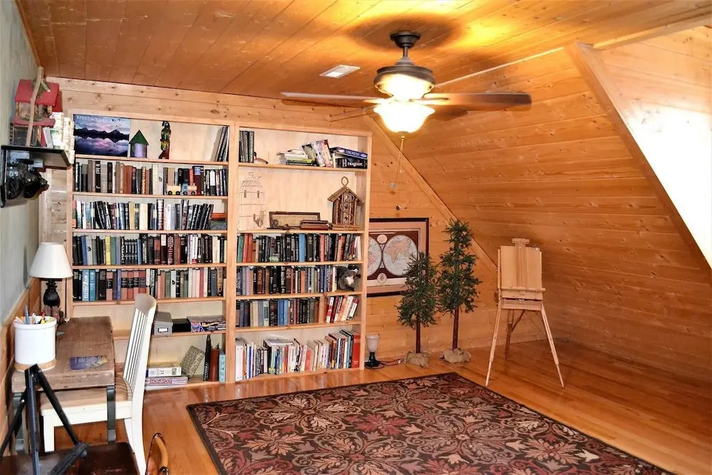 Comfortable Mountain Home near Everything yet Private