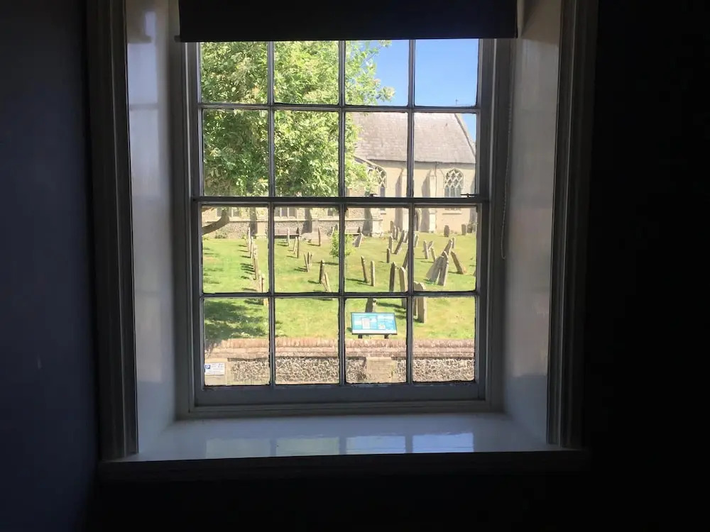 Stylish Historic Apartment - Sleeps 3 & Parking