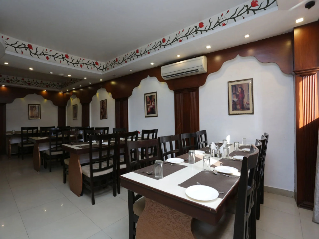 OYO 12221 Hotel M house