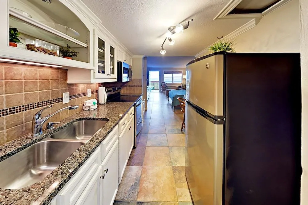 141 Sea Breeze 1 Bedroom 1 Bathroom Condo
