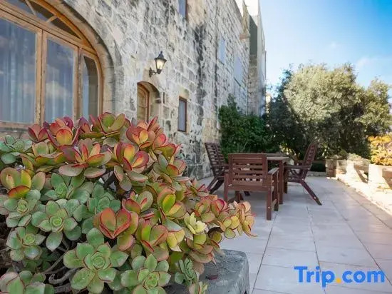 Villeleynah - 5 bedrooms (sleeps 12+ 2 kids) Munxar village
