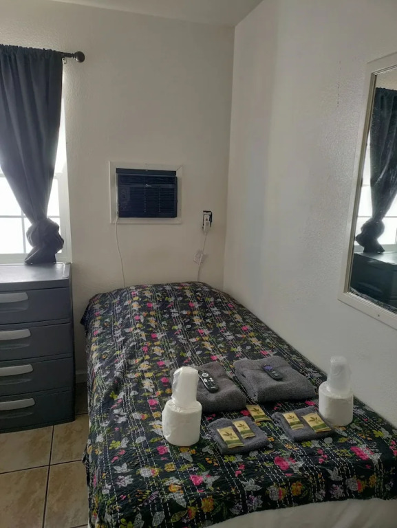 Crown Inn & Suites