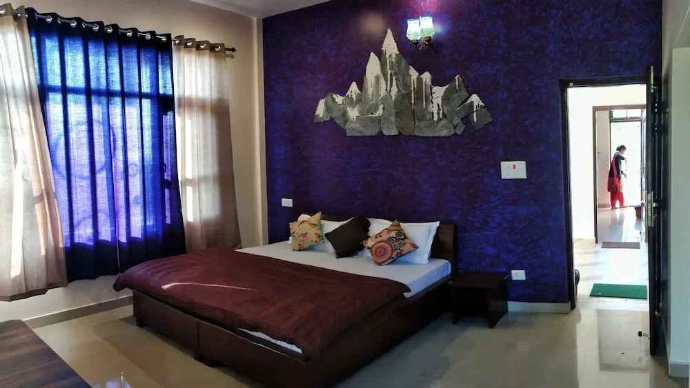 The Bunker Hostel - Dharamkot