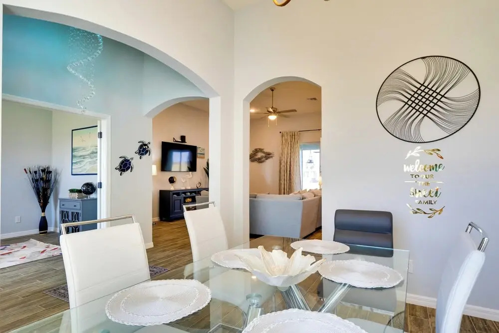 6 Mi to Sirenia Vista: Cape Coral Retreat w/ Grill
