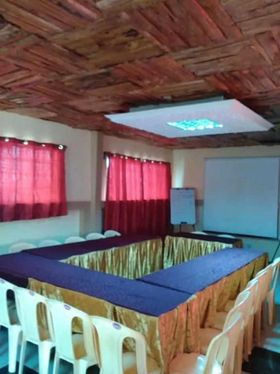 Coconut Palm Hotel