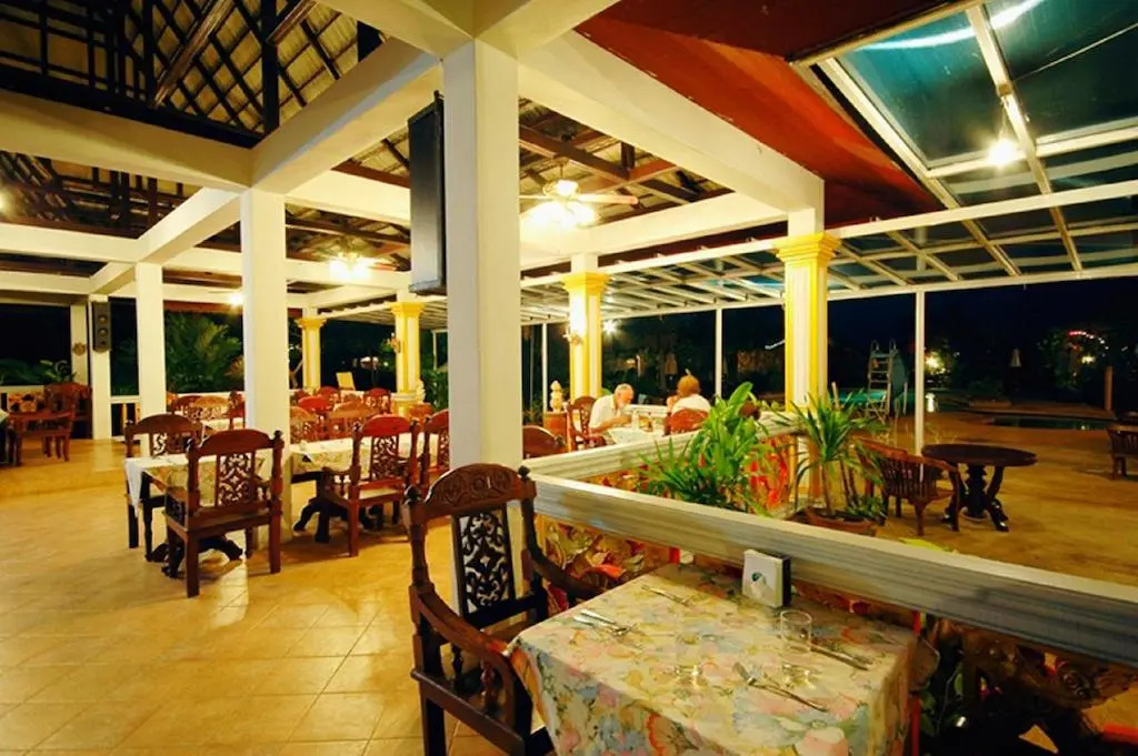 Holiday Villa, Lanta