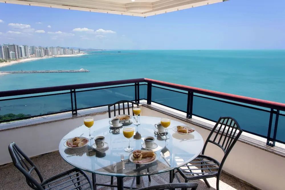 Um por andar com vista panorâmica do mar