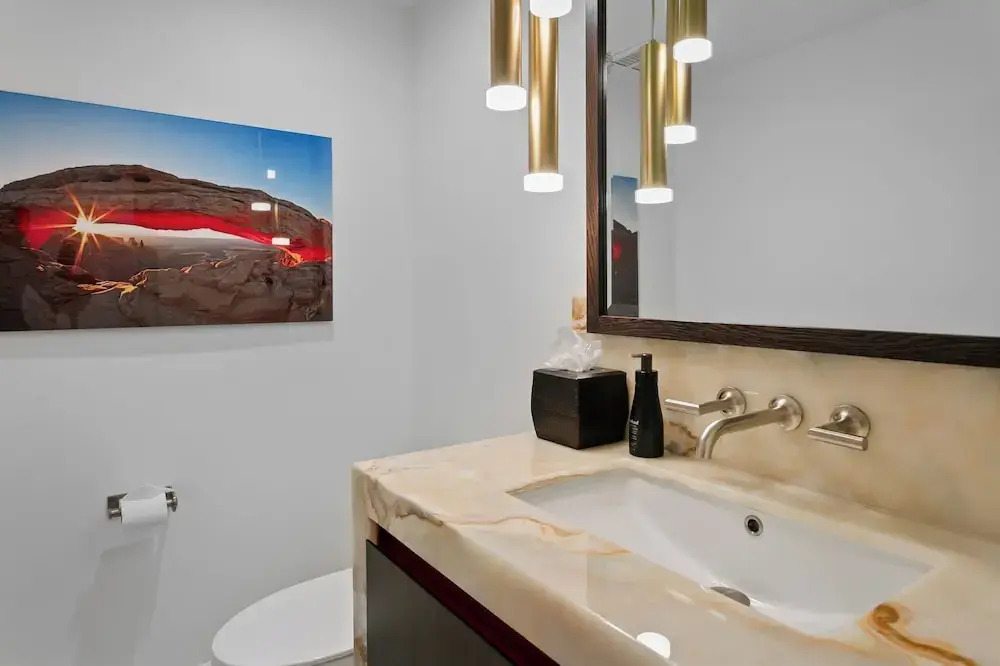 Stag Lodge 3BR Views, Hot Tub, Ski Access Condo