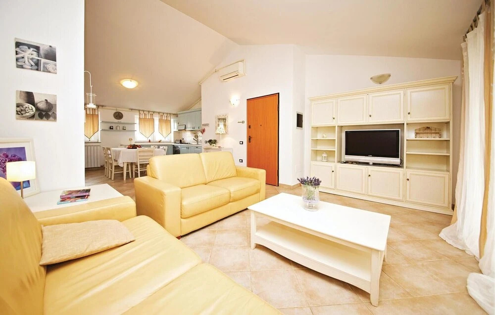 Stunning Apartment in Pula With Outdoor Swimming Pool, Wifi and 2 Bedrooms