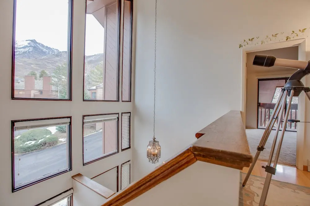 4BR 3BA Phenomenal Ski Retreat Perfectly Located by RedAwning