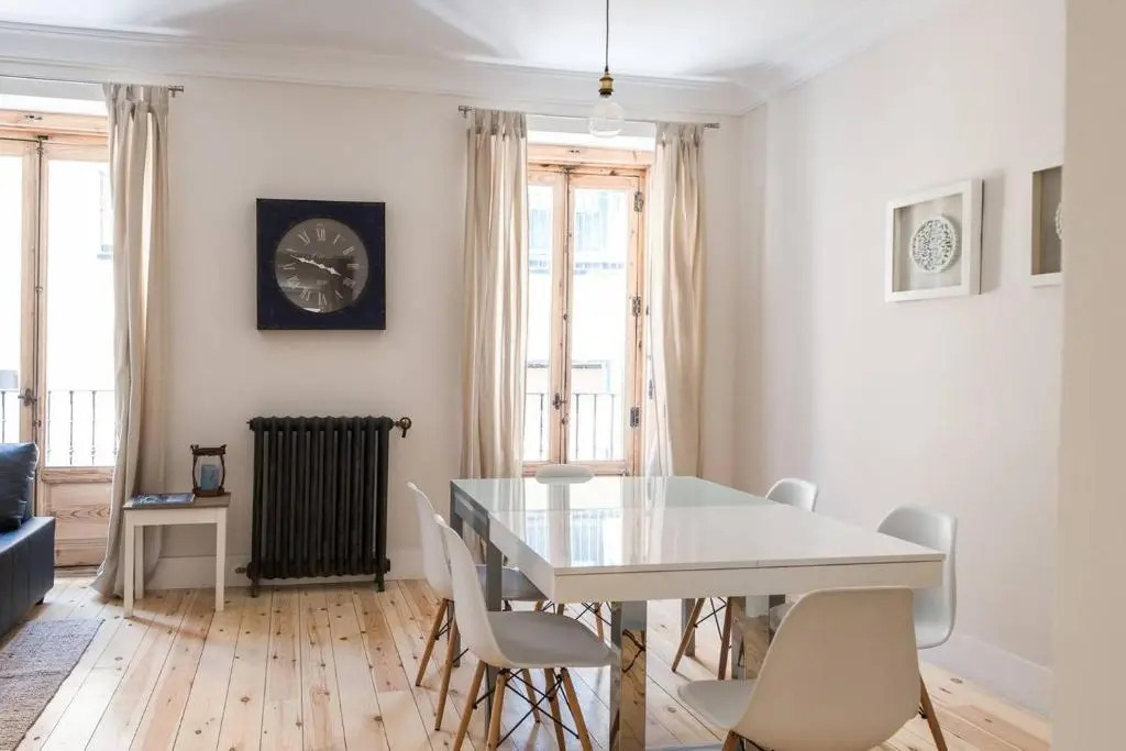 Impressive Apartment in Madrid Center by Batuecas