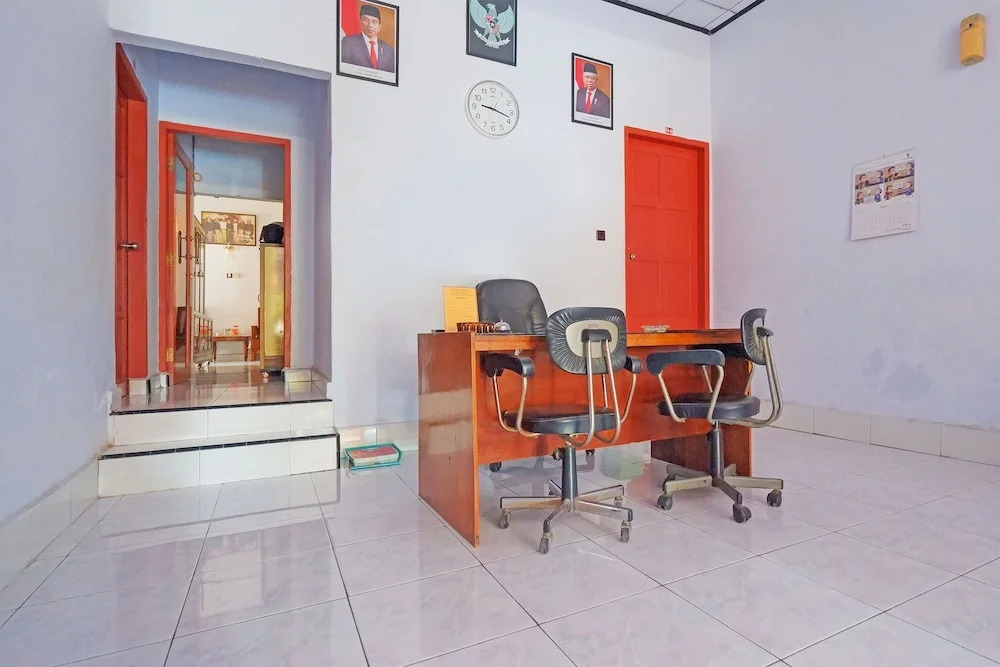 Hotel O Wisma Arwini Syariah Near Benteng Balangnipa