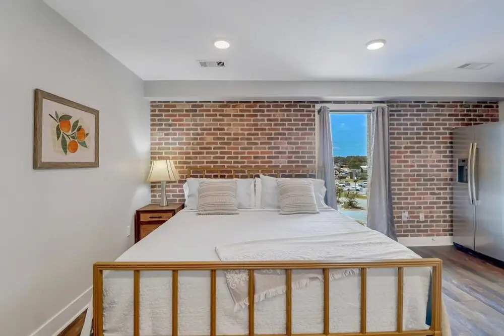 The Post Suite - Above Bull Barrel Close to GSU