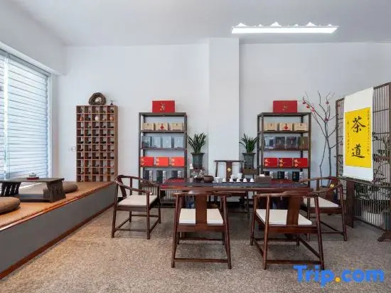 Wuyishan Yanshin Mountain House (Sangu Resort Area Impression Dahongpao Theater)