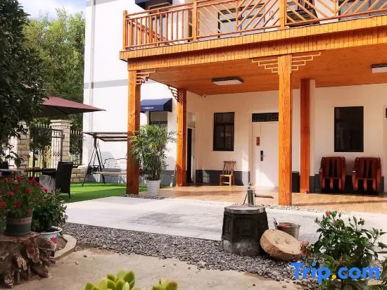 YiJiang ChunShe Guesthouse