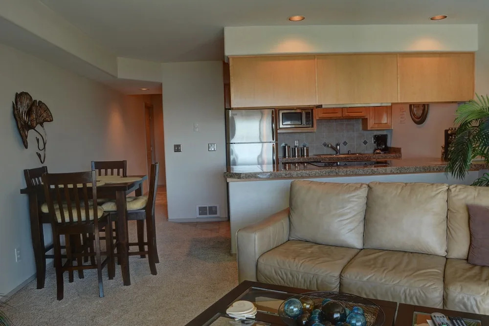 Waters Edge 104 - 1 Br Condo