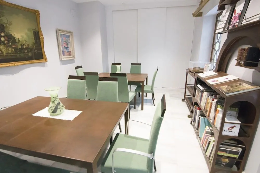 Hotel Oleum - Parking Gratuito bajo disponibilidad y reserva previa