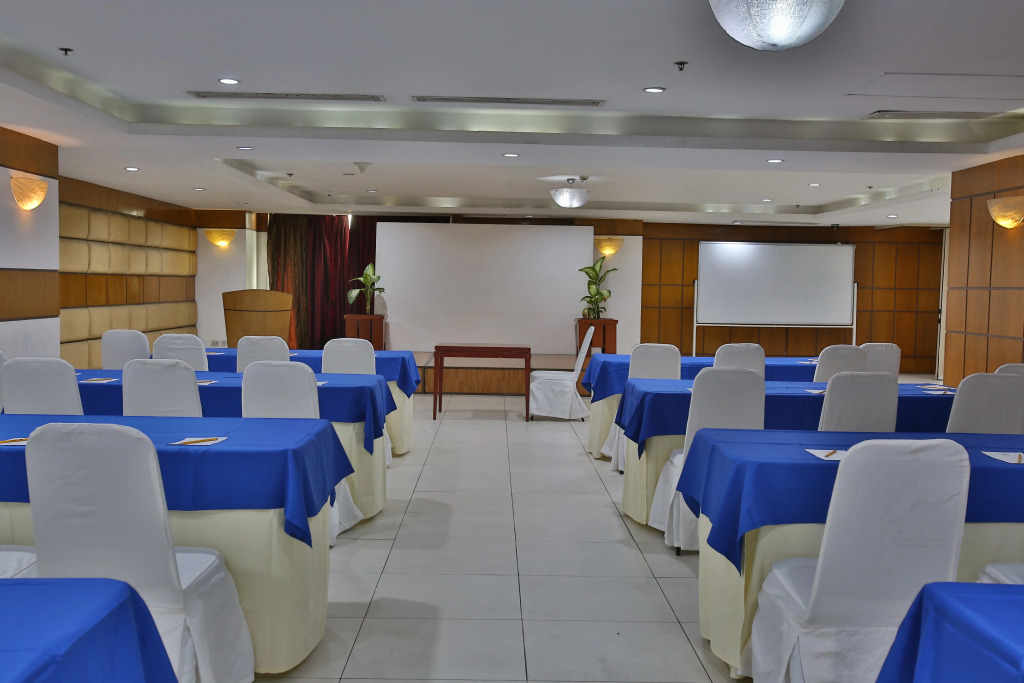 Crown Regency Hotel & Towers