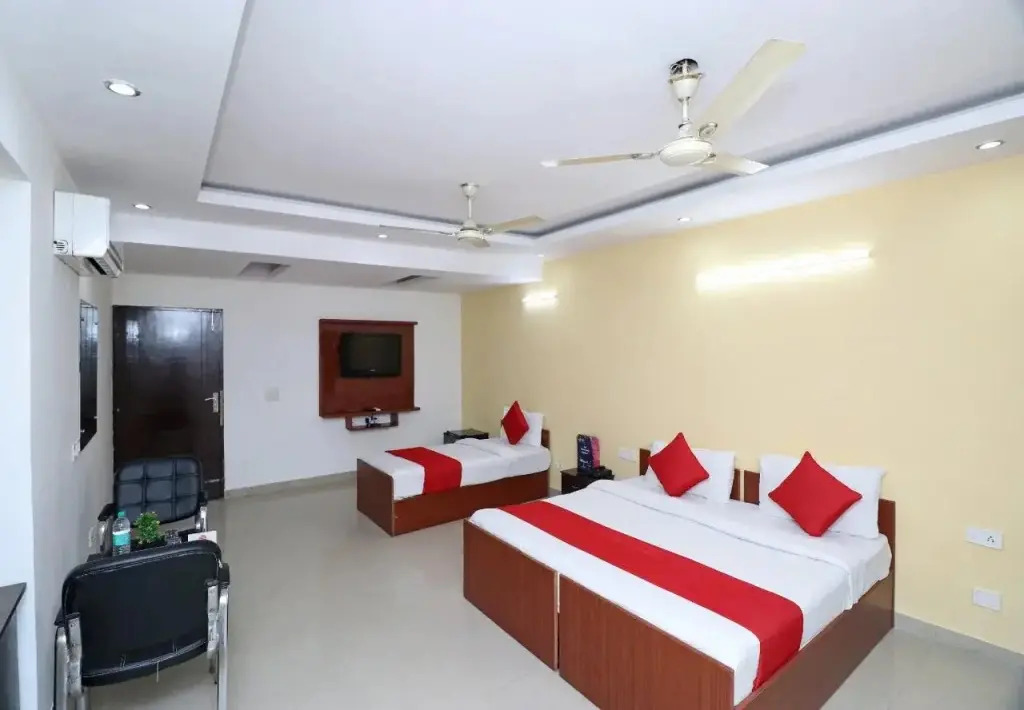 Kehar Palace by OYO Rooms