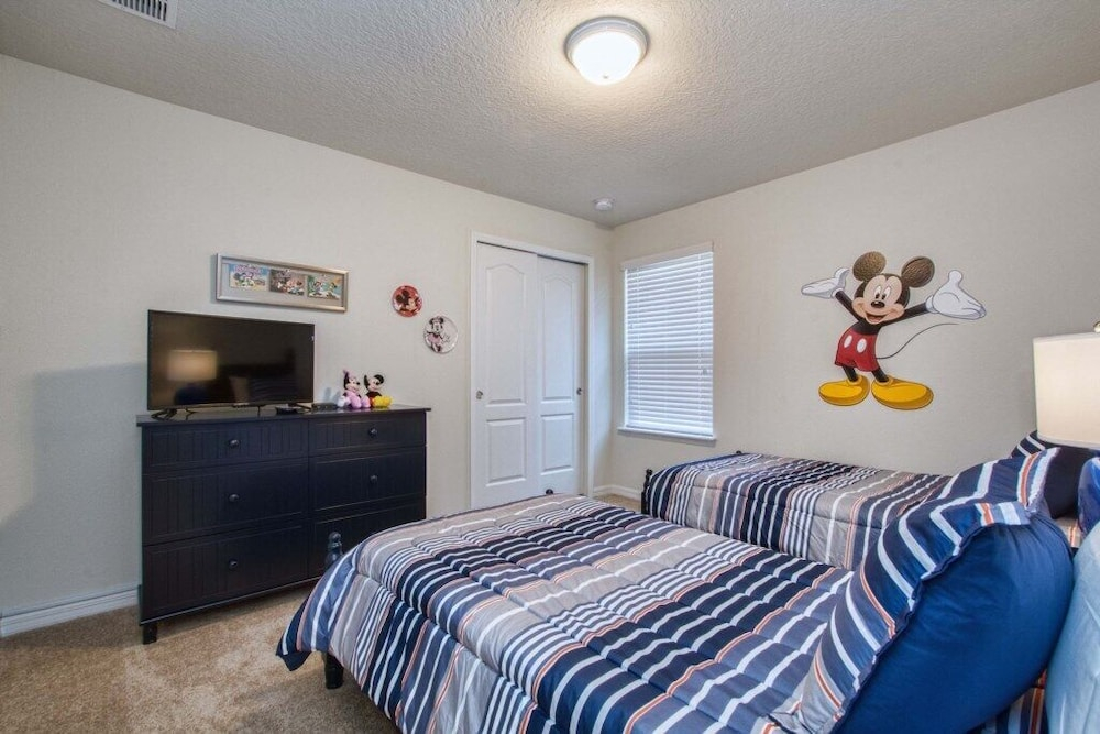 House W/pool And Spa In Windsor At Westside-3720ww 6 Bedroom Home by RedAwning