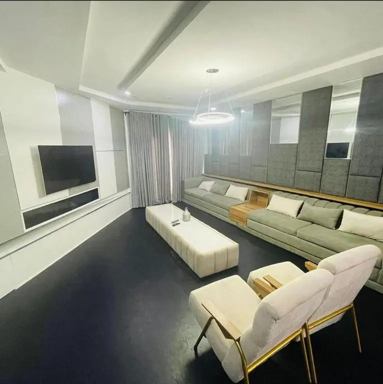Full Luxury 3 Bedroom In Osapa London with Gym, pool, kids play ground etc..