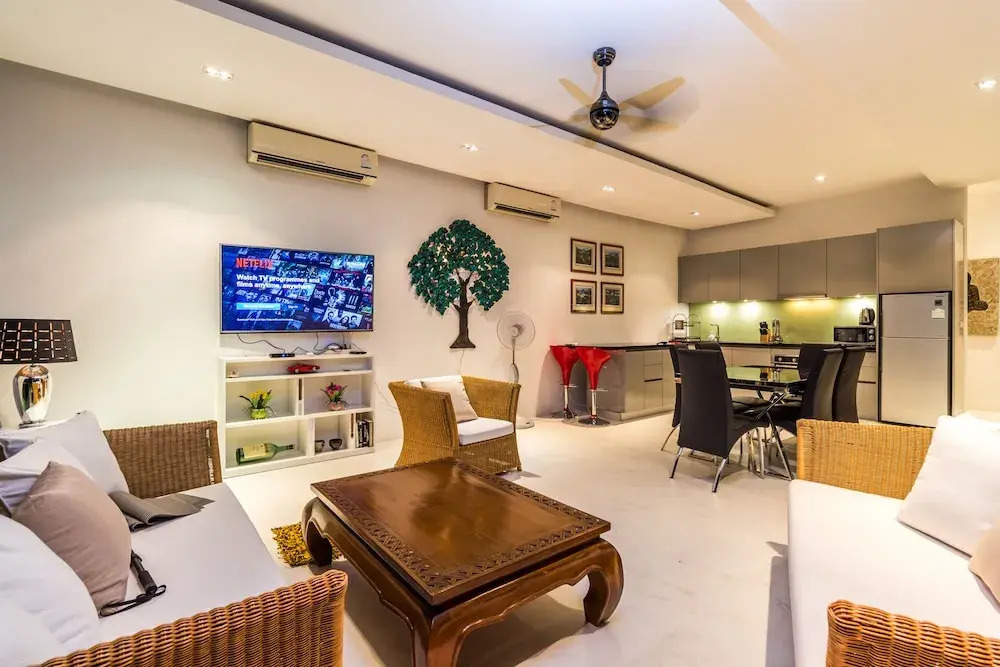 Villa Paradesa by Lofty