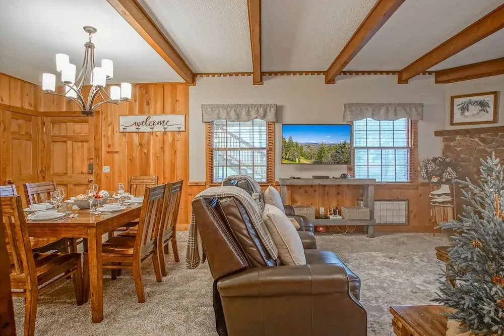 Whistlepunk # 28: 2 Bedrooms, 2 Full Baths: Slope Side. Wood Fireplace. Central Location
