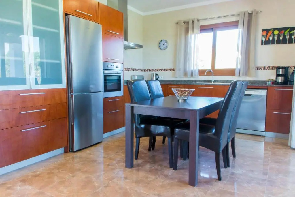 CAN BIEL Pool, garden,BBQ, free wifi, ping pong for 6