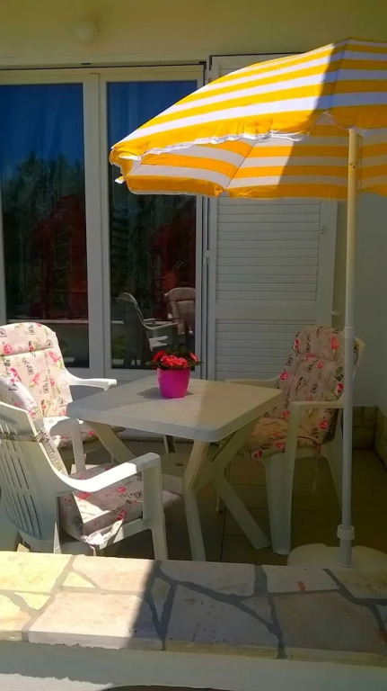 Pretty Apartment With Terrace on Island Rab