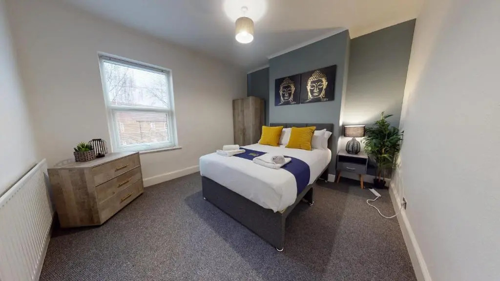 Station House 4 Bedrooms Workstays UK