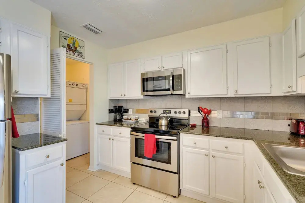 Panama City Townhome w/ Balcony, Water Views!