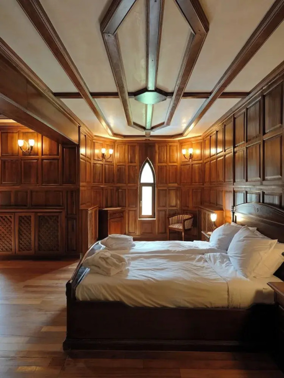 The Castle - Your unique way of retreat