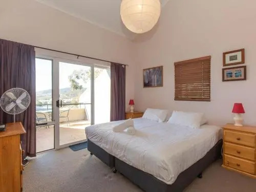 Cascades 13/3 Kurrajong Street