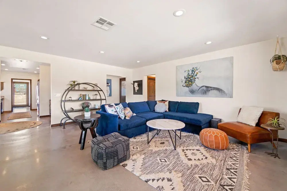 Dreamspace - Hot Tub, Fire Pit, 5 Min. To Park 2 Bedroom Home by RedAwning