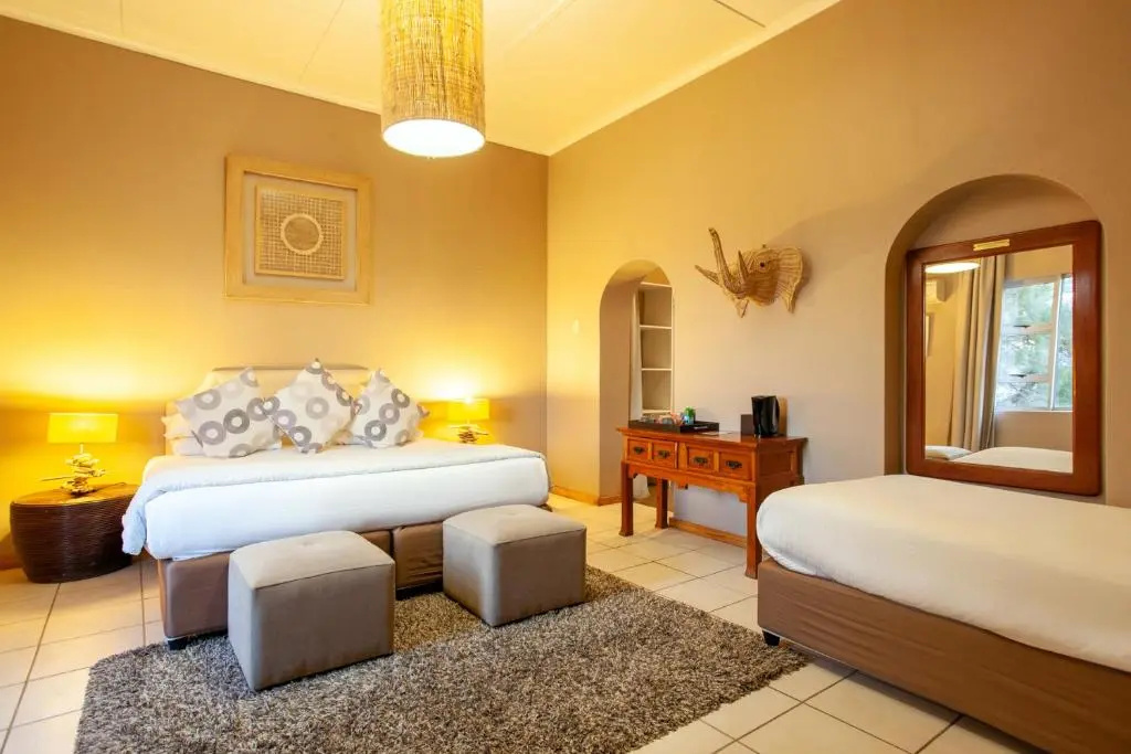 Inverdoorn Game Reserve Lodge
