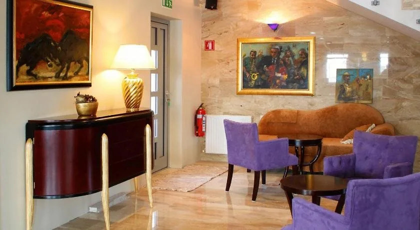 Hotel 365