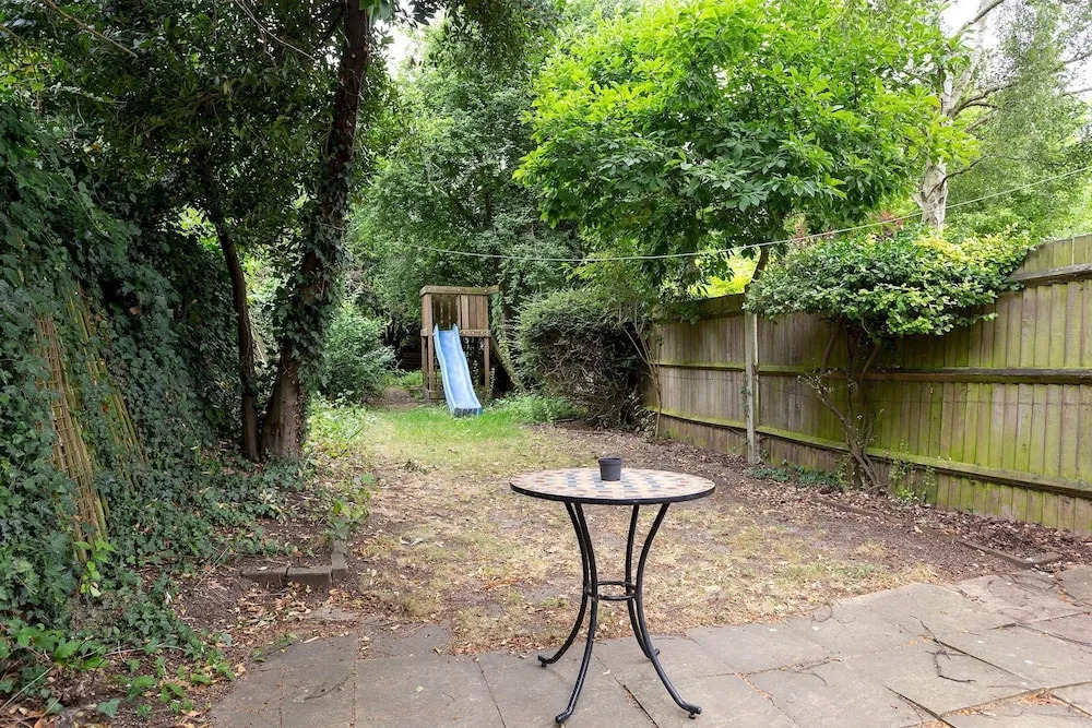 2 Bedroom Flat In Earlsfield