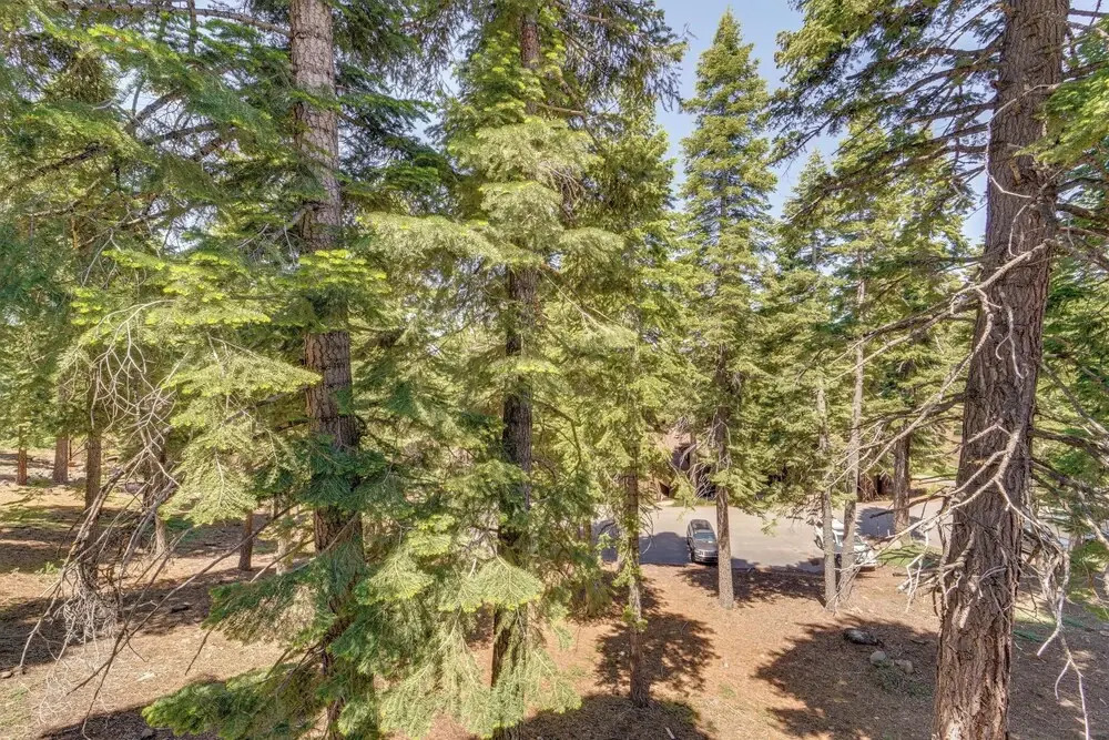 8 Mi to North Tahoe Beach: Truckee Resort Condo
