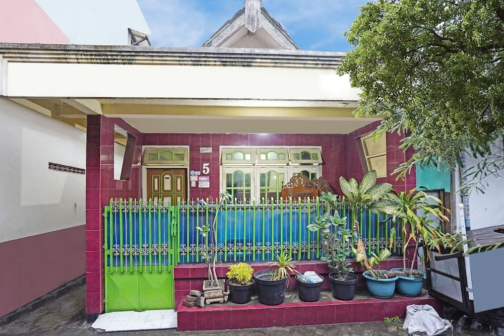 Spot On 91859 Kost Budhe Syariah