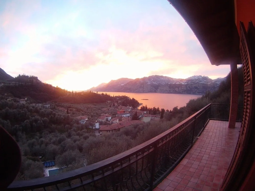 Villa with pool and beautiful lake view